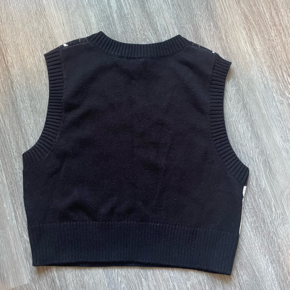 Black and White V-Neck Sweater - Picture 2 of 2